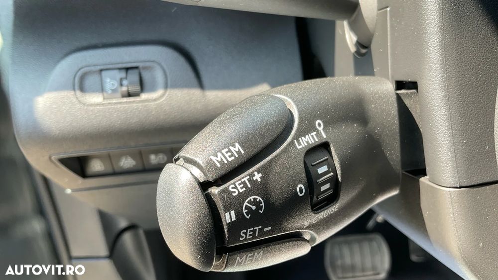 Toyota Proace 136 CP 50 kWh L2 6+1 Family+ - 32