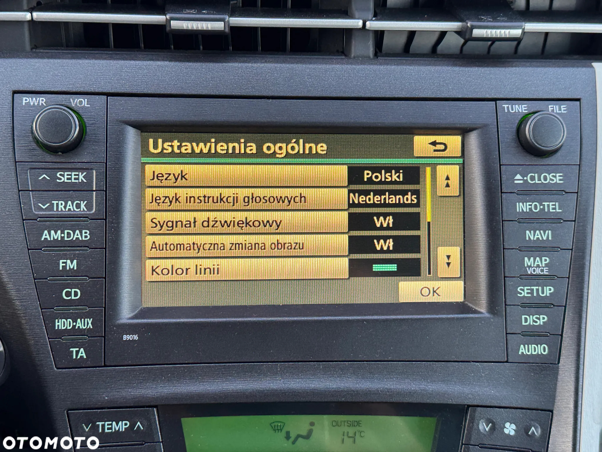 Toyota Prius 1.8 HSD Sol - 13