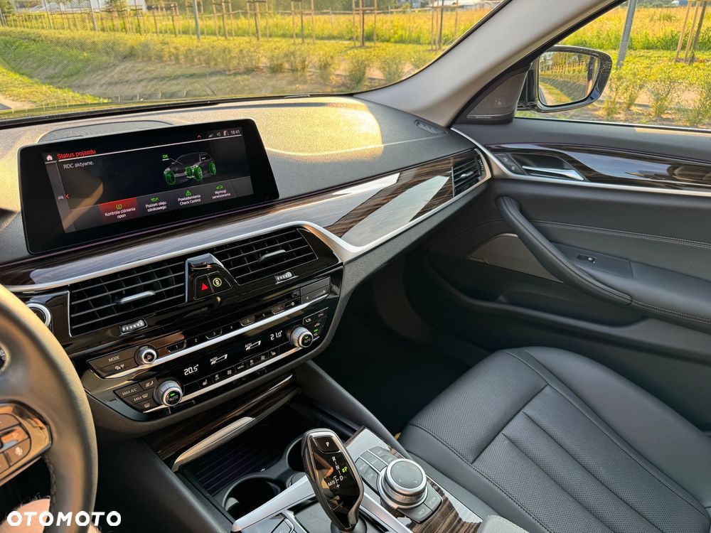 BMW Seria 5 530i xDrive mHEV - 21