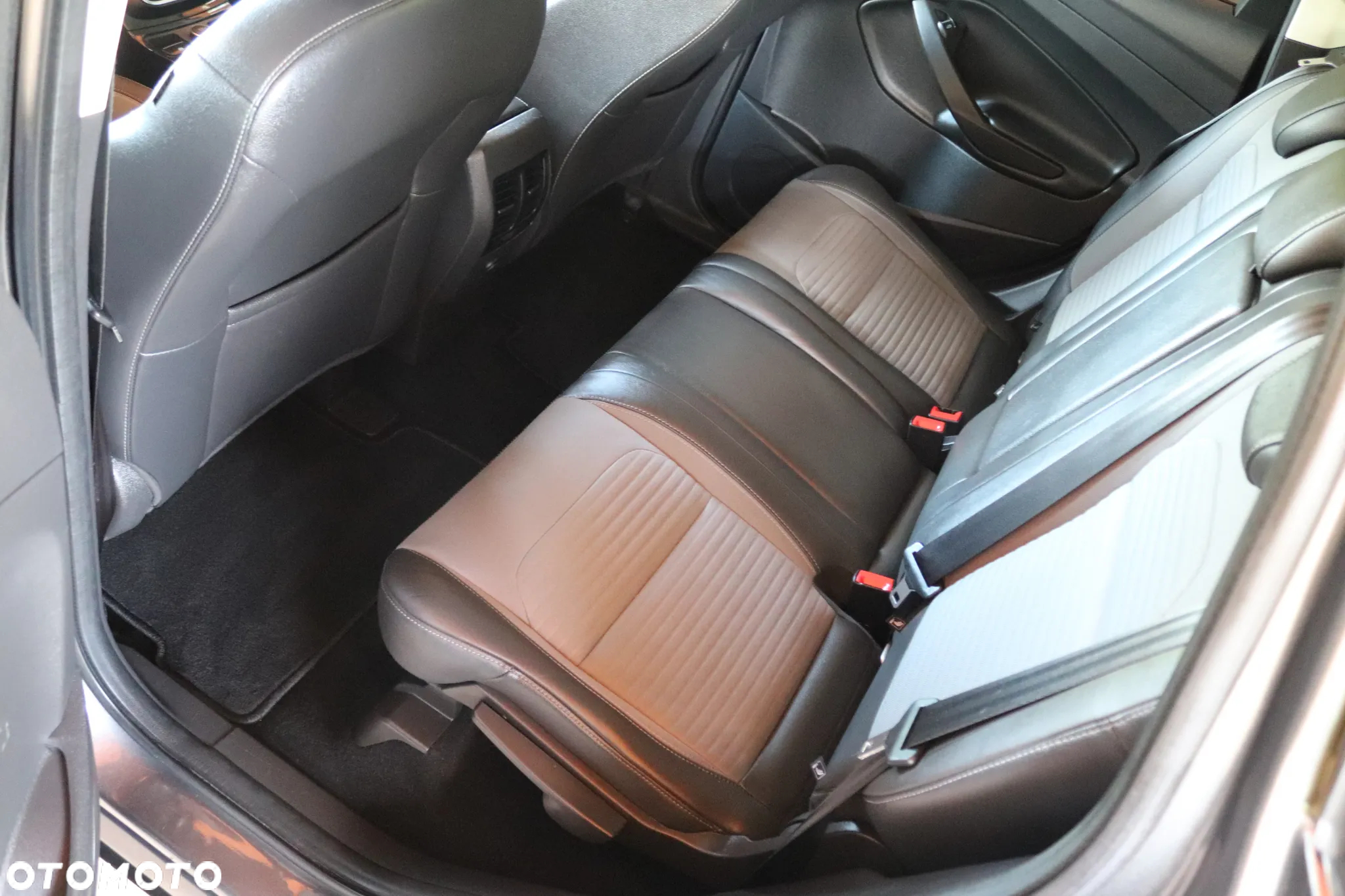 Ford Kuga 2.0 TDCi 2x4 Business Edition - 31