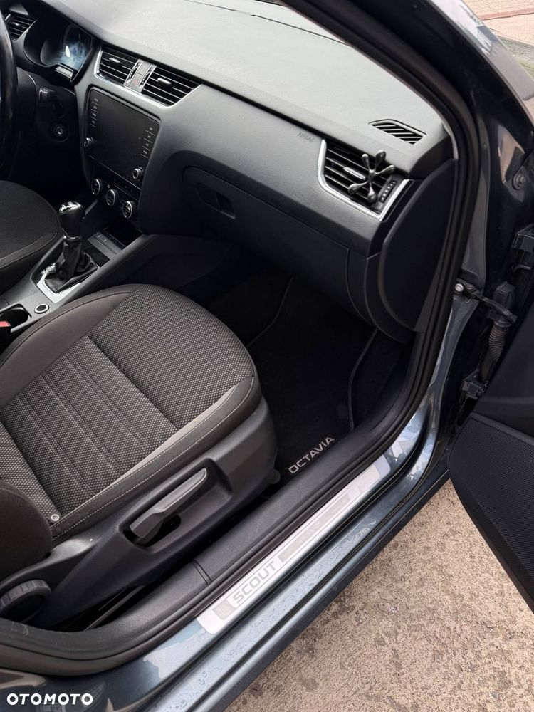 Skoda Octavia Scout 2.0 TDI 4x4 DSG - 23