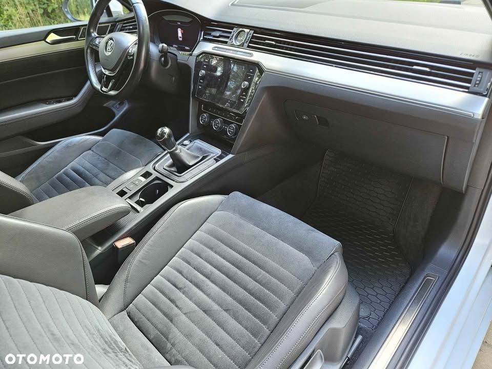 Volkswagen Passat 2.0 TDI SCR Highline - 8