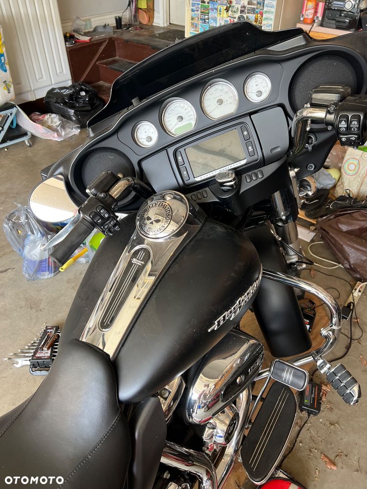 Harley-Davidson CVO Street Glide - 8