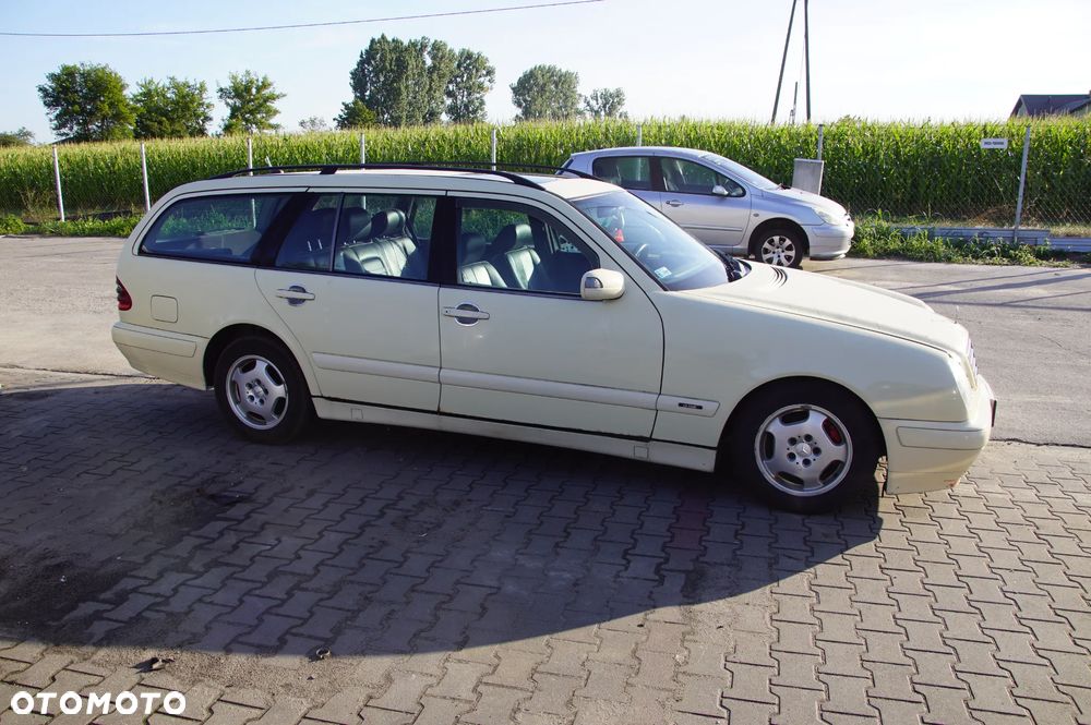 Auto na części - Mercedes E-Klasa W210 Lift 220 CDI 2.2 CDI 143 KM 611961 722699 623 1999R Silnik Skrzynia Maska Klapa Drzwi Szyba Lusterko Klamka Błotnik Deska Kokpit Sterownik Moduł Licznik - 7