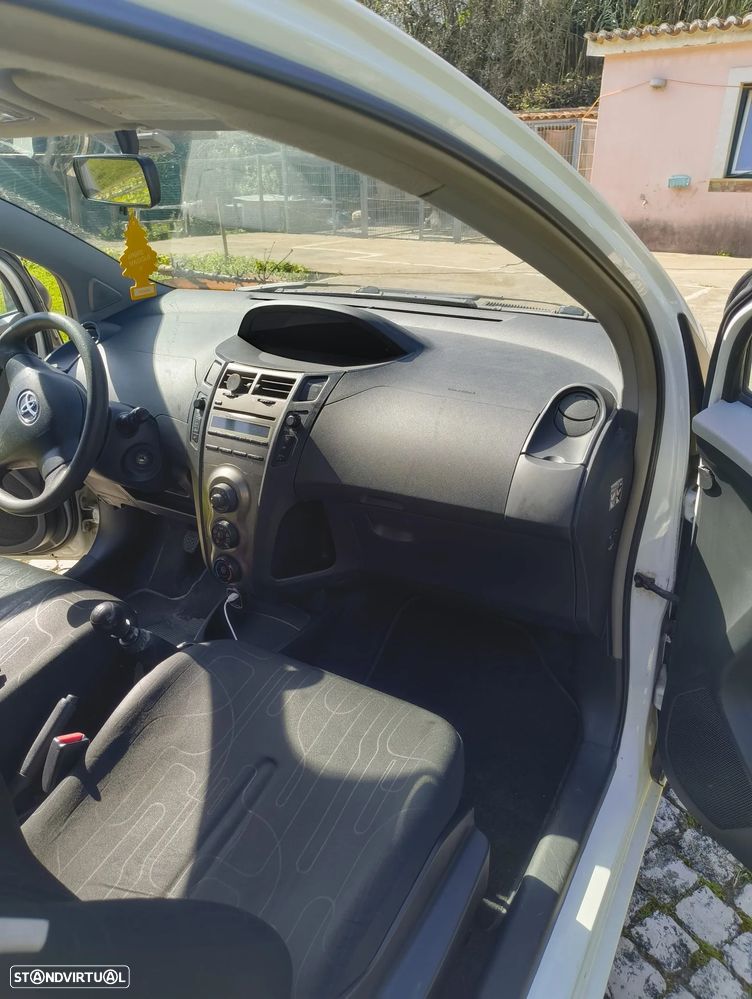 Toyota Yaris - 10