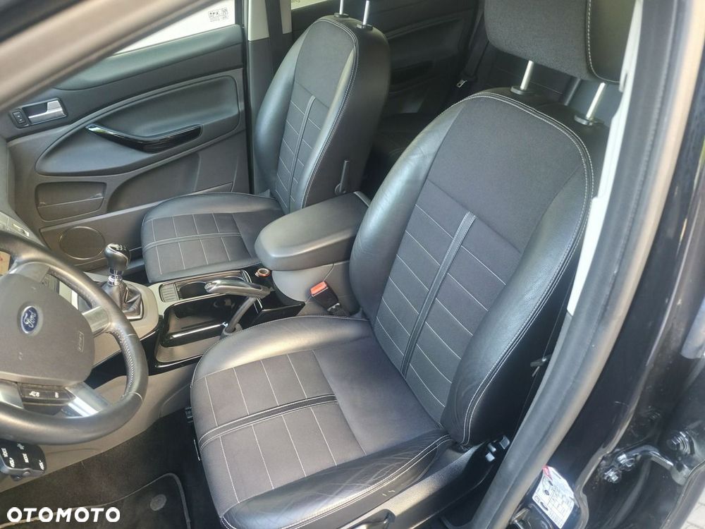 Ford Kuga - 25