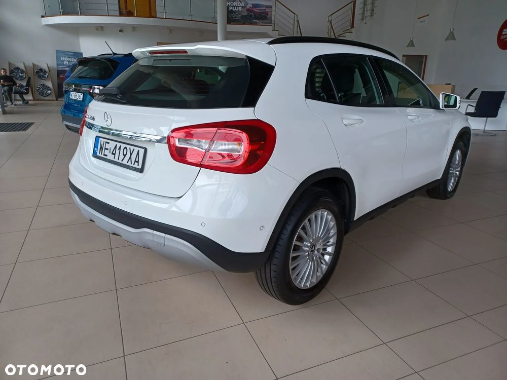 Mercedes-Benz GLA 200 7G-DCT - 8