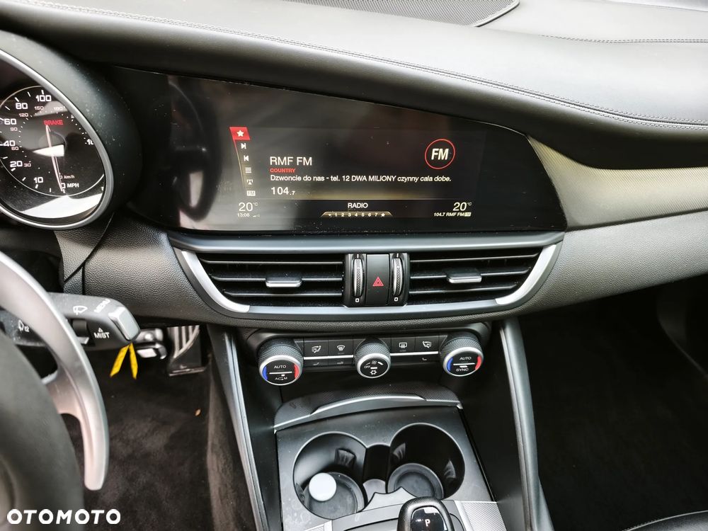 Alfa Romeo Giulia 2.0 Turbo 16V AT8-Q4 Veloce Ti - 12