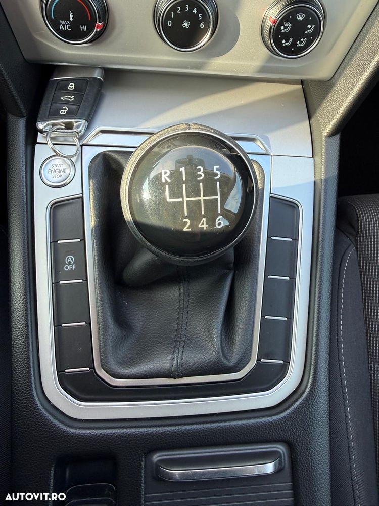 Volkswagen Passat 2.0 TDI SCR Comfortline - 25