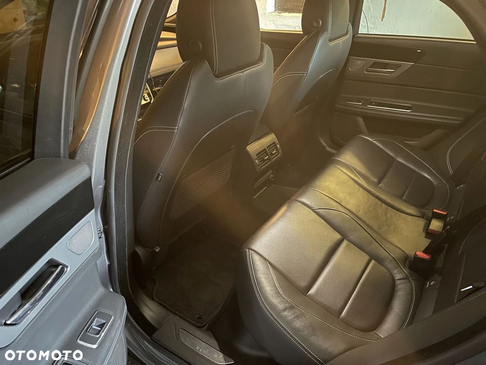 Jaguar XF 2.0 i4D R-Sport - 12