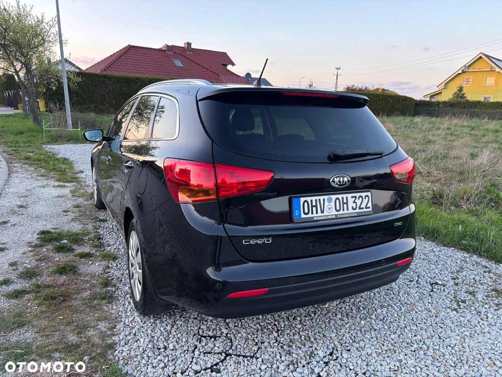 Kia Ceed 1.6 CRDi 128 Dream Team Edition - 4