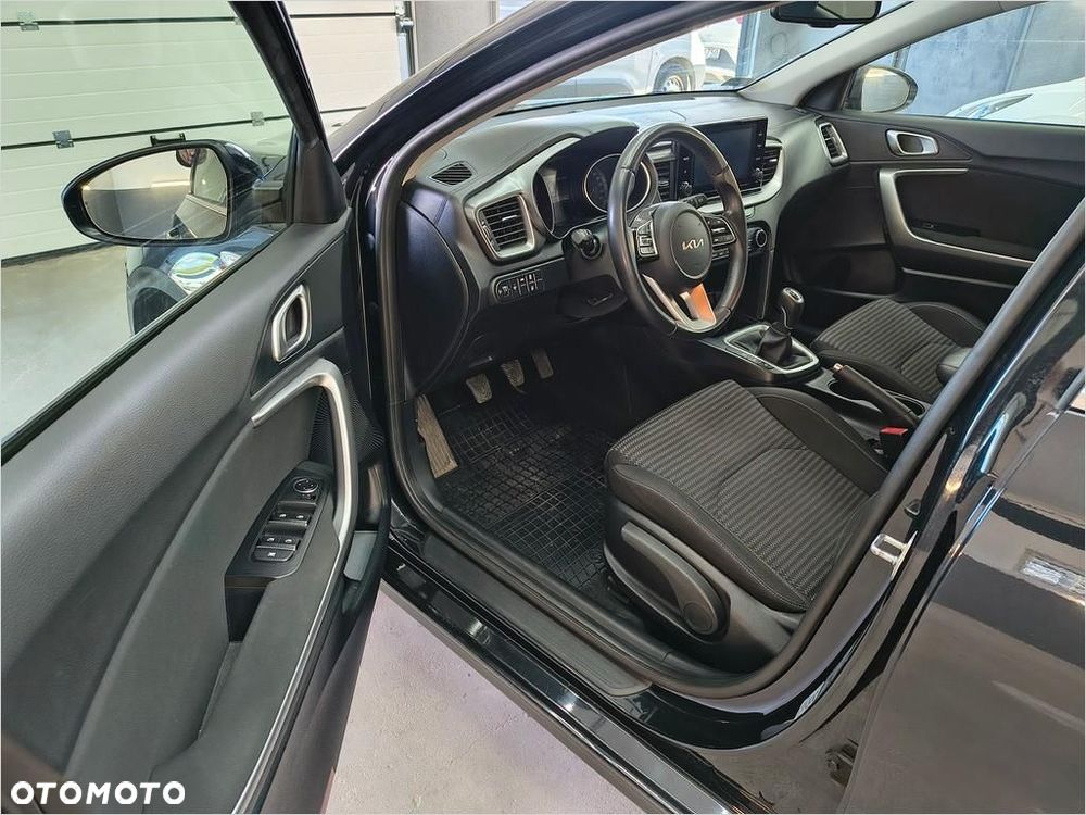 Kia Ceed 1.5 T-GDI M - 11
