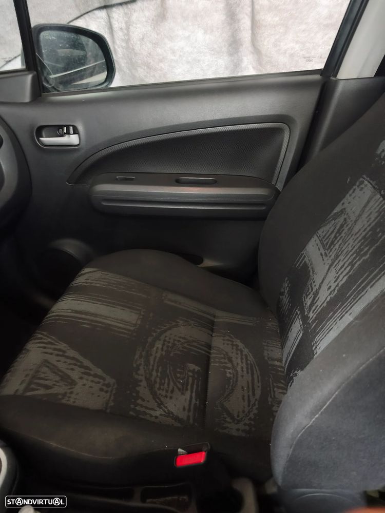 Opel Agila - 12