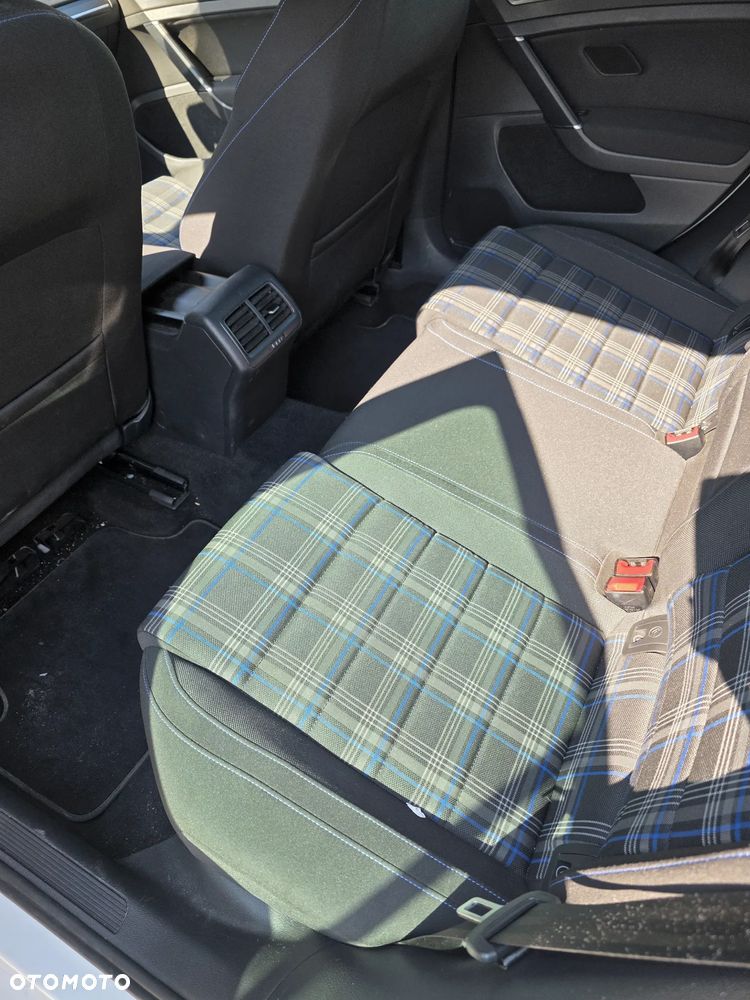 Volkswagen Golf - 31