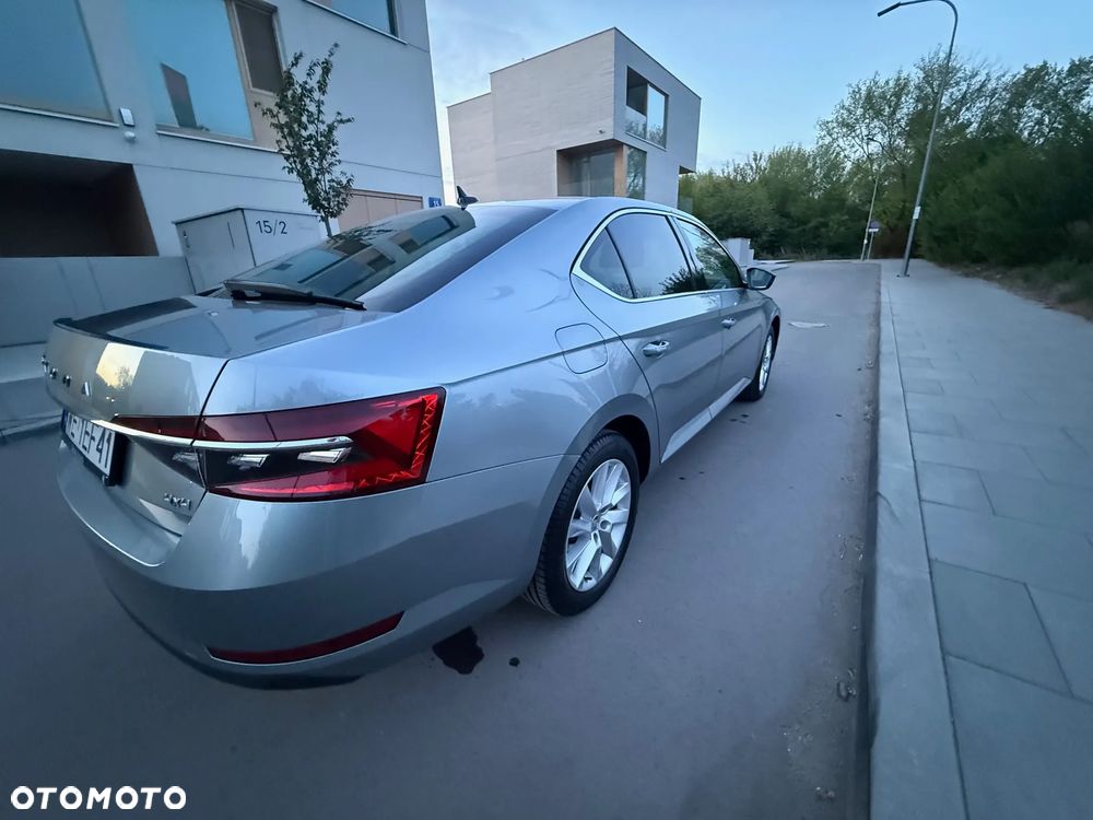 Skoda Superb 2.0 TDI SCR 4x4 Style DSG - 3