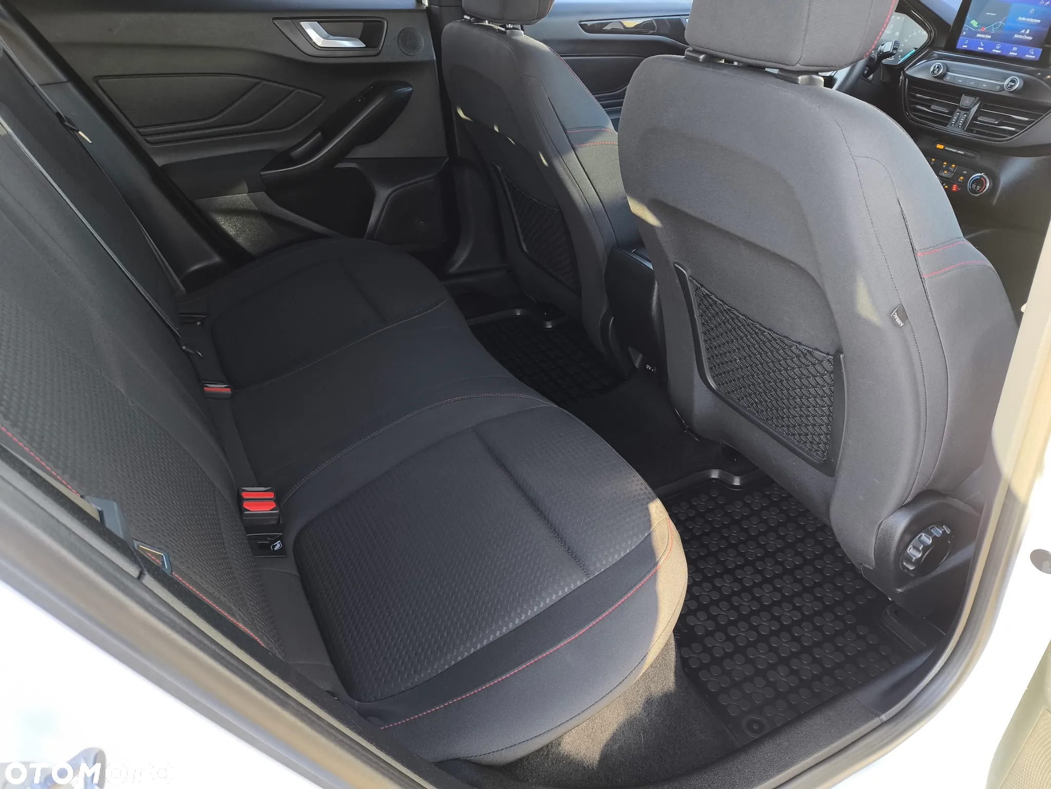 Ford Focus 1.5 EcoBlue Start-Stopp-System ST-LINE - 13
