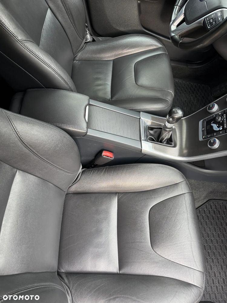 Volvo XC 60 D4 AWD Summum - 36