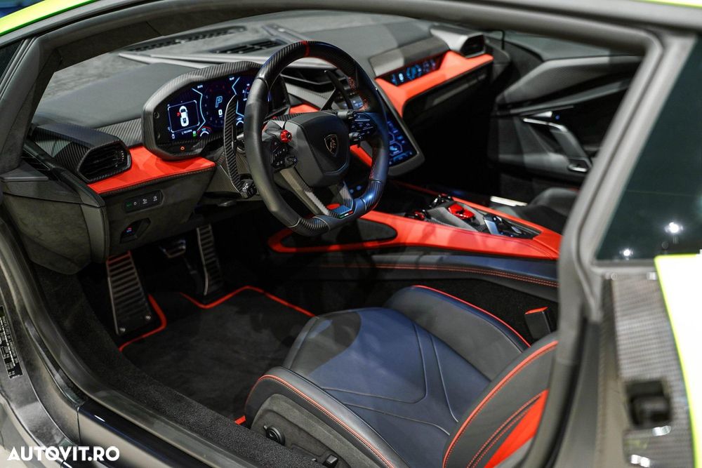 Lamborghini Revuelto - 16