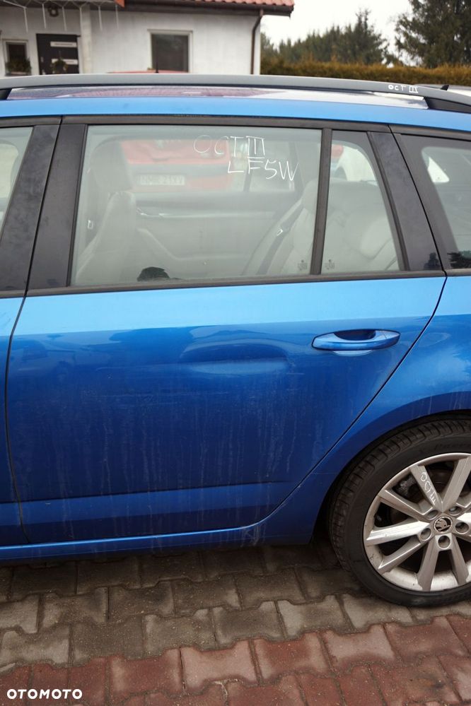 DRZWI TYLNE LEWE OCTAVIA III 5E5 KOMBI LF5W  NIEBIESKI SKODA 2012-2016 - 1