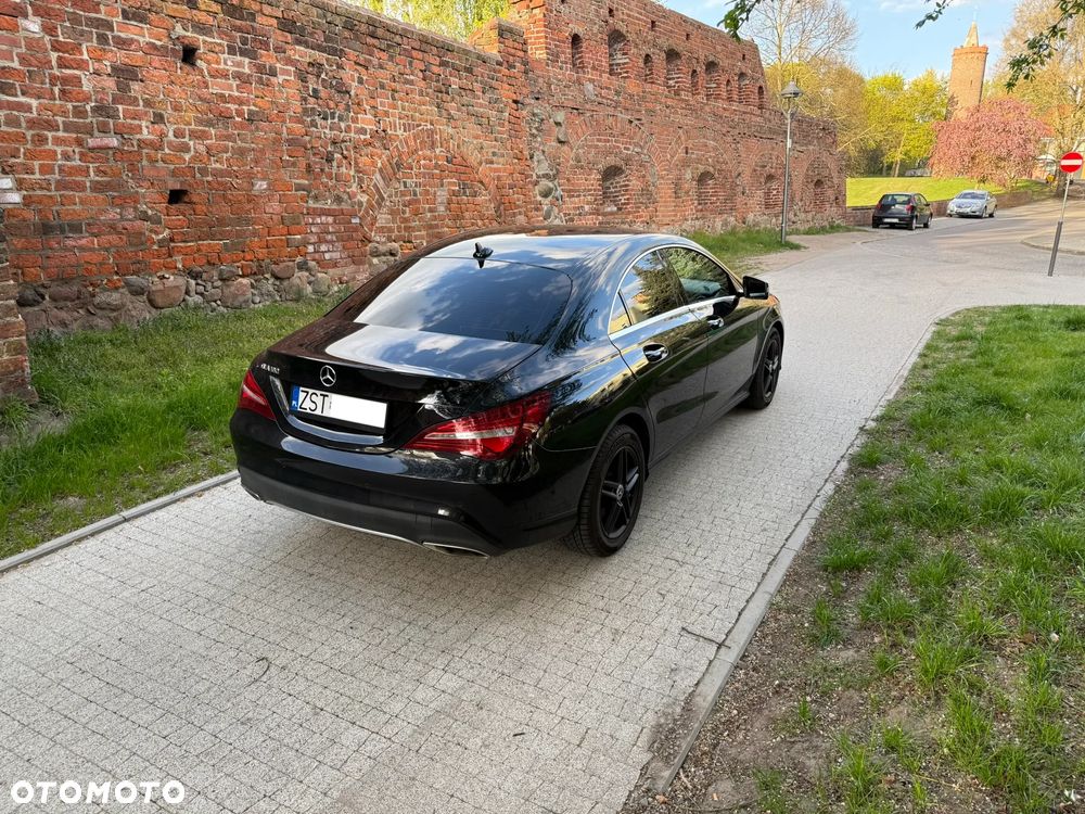 Mercedes-Benz CLA 180 7G-DCT - 4
