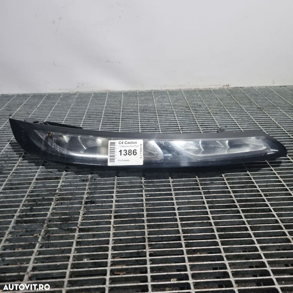 Far Dreapta Citroen C4 Cactus 2014 - 2017 SUV 4 Usi (1386) Fara xenon - 1