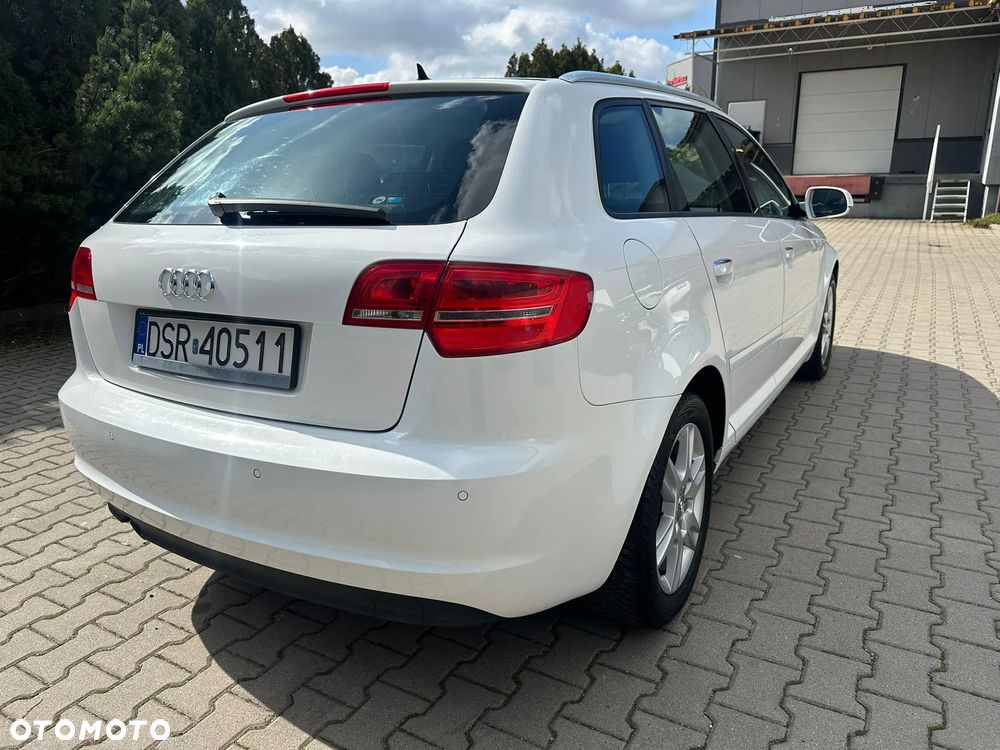 Audi A3 Sportback 1.6 TDI DPF Attraction S tronic - 4