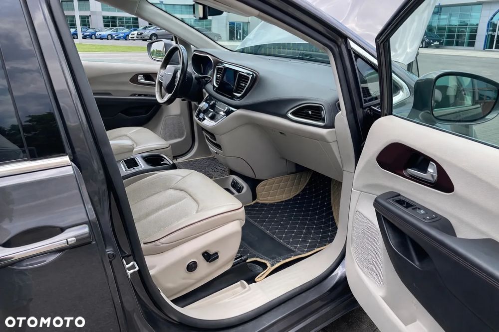 Chrysler Pacifica - 9