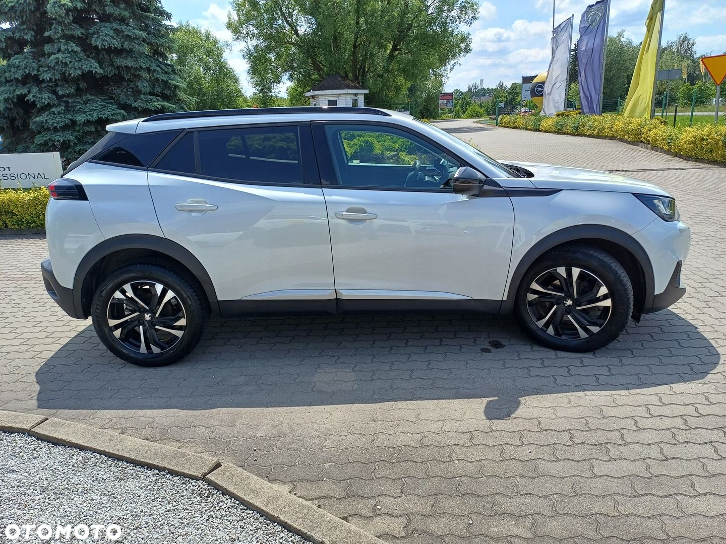 Peugeot 2008 - 8