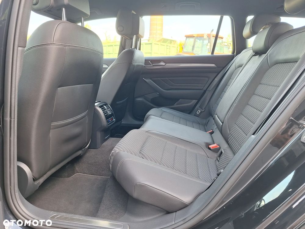 Volkswagen Passat - 16