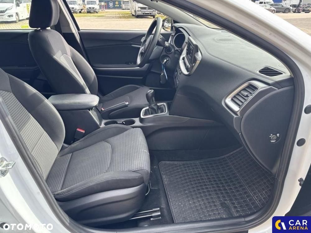 Kia Ceed - 25