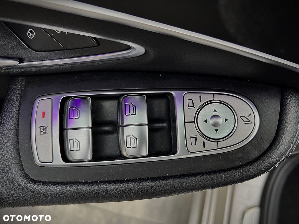 Mercedes-Benz Klasa C 200 4Matic 9G-TRONIC - 24