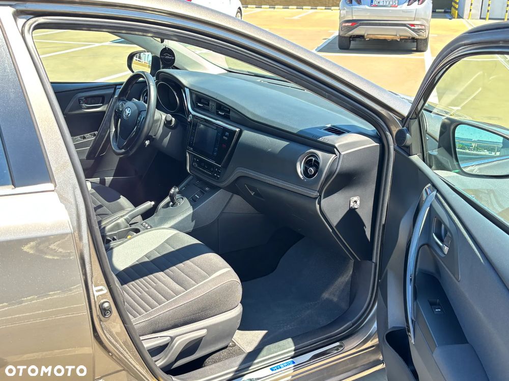Toyota Auris 1.8 HSD Prestige - 30