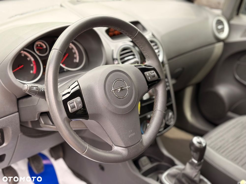 Opel Corsa 1.2 16V Essentia - 11