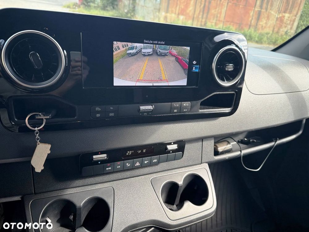 Mercedes-Benz Sprinter - 14