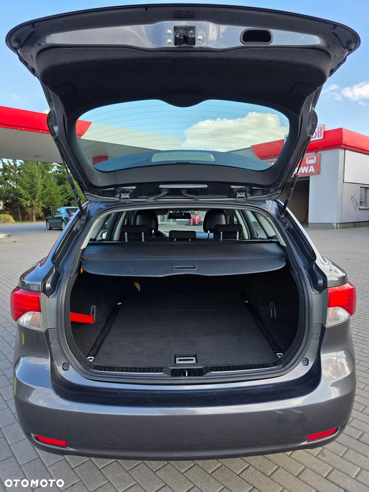 Toyota Avensis 1.8 Active - 13