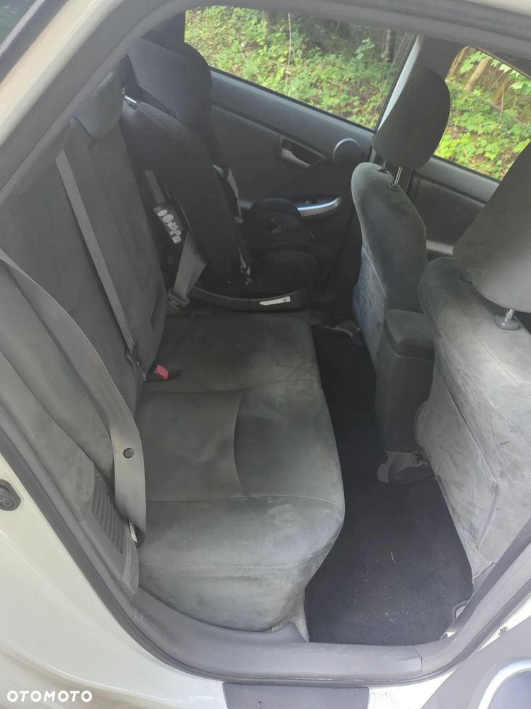 Toyota Prius (Hybrid) Executive - 9