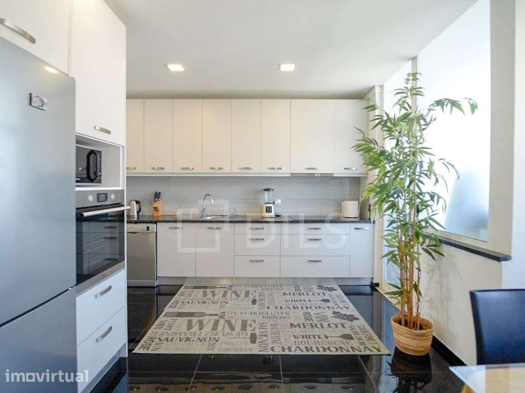 Apartamento T3 de duas frentes e varandas na Av. da Boavista - Grande imagem: 4/39