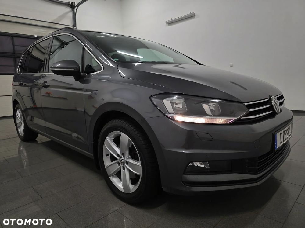 Volkswagen Touran - 1