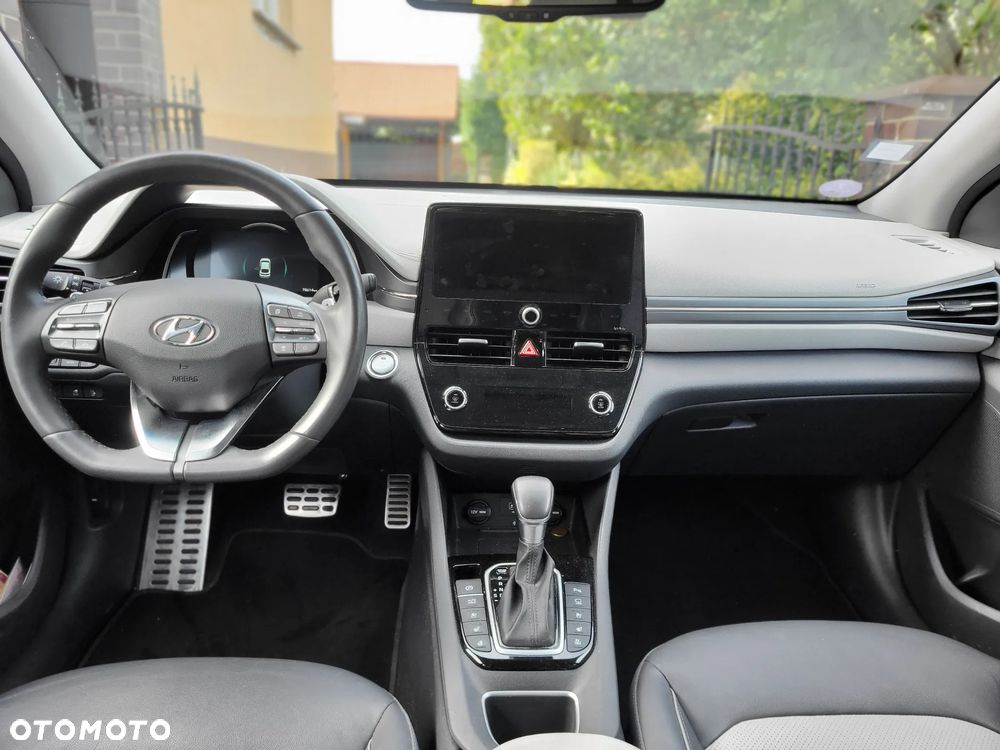 Hyundai IONIQ - 7