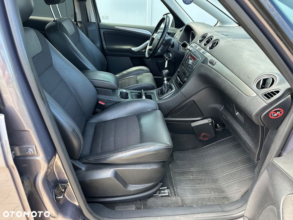 Ford S-Max - 12