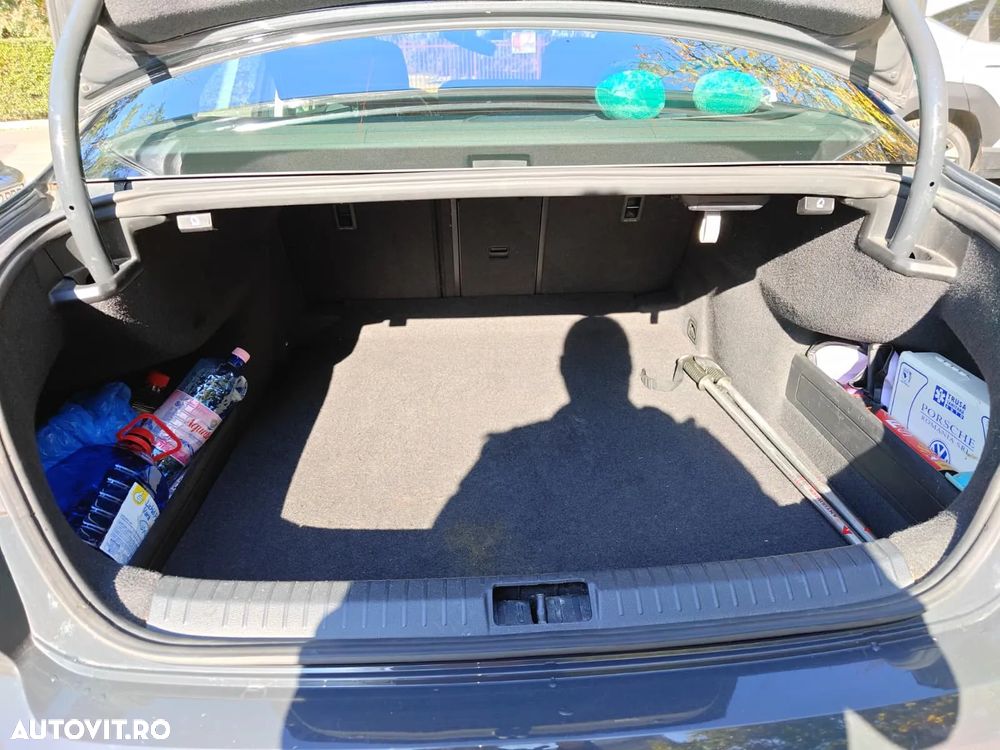 Volkswagen Passat 2.0 TDI Trendline - 9