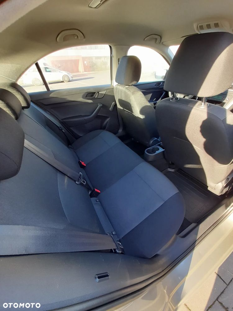 Skoda RAPID 1.2 Active - 9