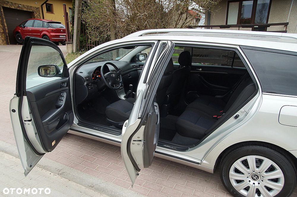 Toyota Avensis 1.8 VVT-i Sol Premium - 16