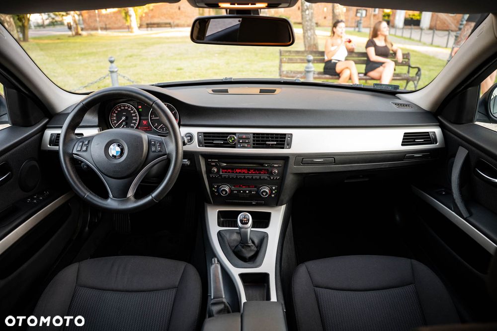 BMW Seria 3 318d - 25