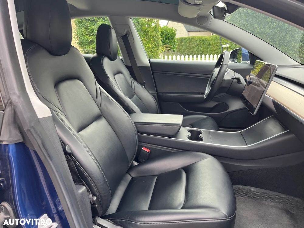 Tesla Model 3 - 12
