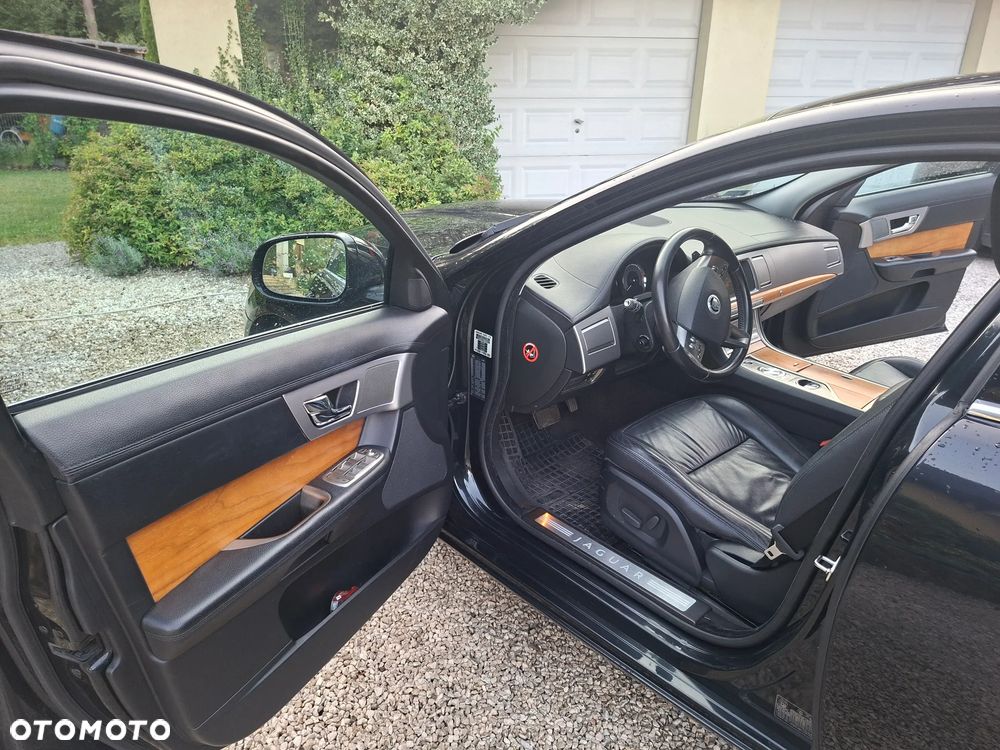 Jaguar XF 3.0 V6 D Premium Luxury - 9