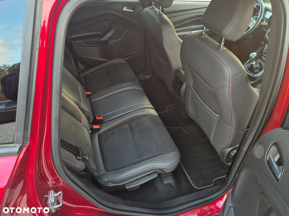 Ford Kuga 1.5 EcoBoost 2x4 ST-Line - 29