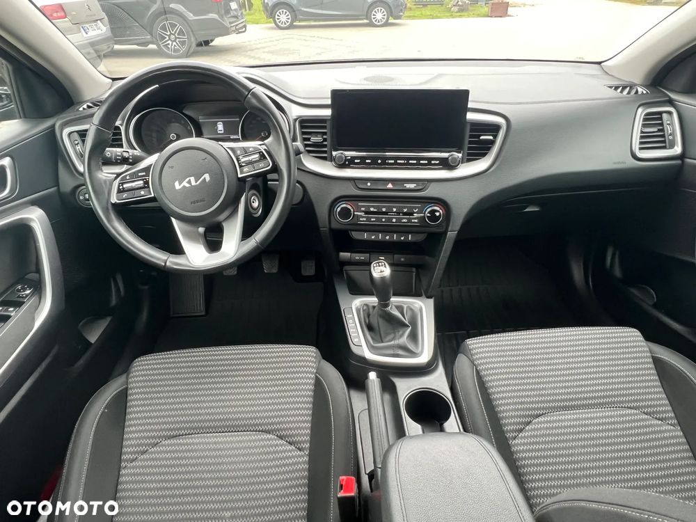 Kia Ceed - 11