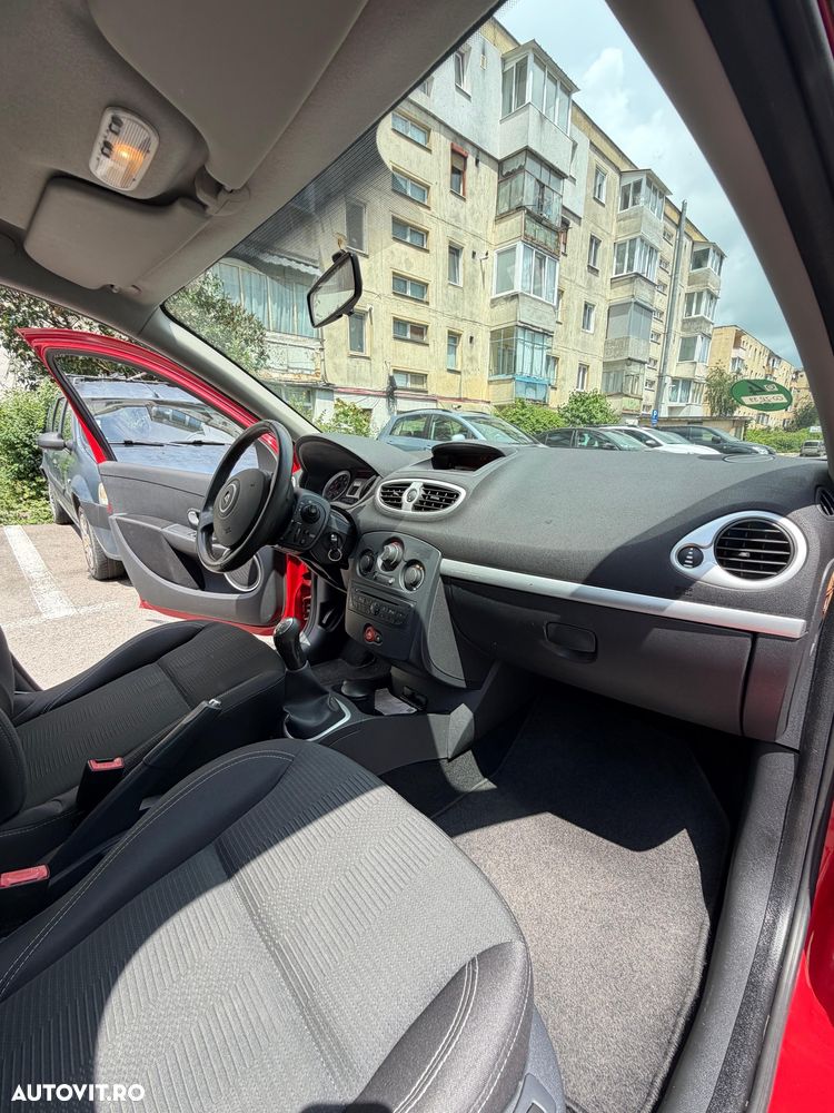 Renault Clio - 10