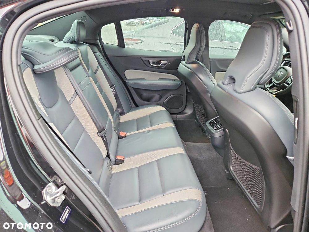 Volvo S60 T6 AWD R-Design - 10